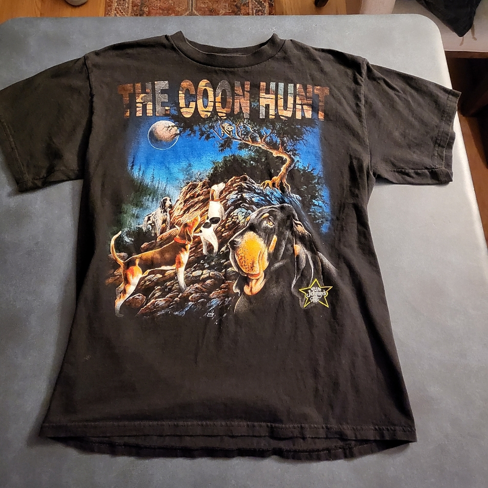 Vtg King Of Cool Johnny’s The Coon Hunt  Big Print T-Shirt Size L